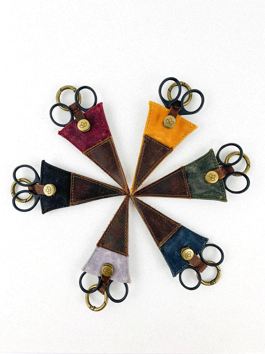 Della Q Scissor Pockets with Scissors - Olive Accessories The Wool Queen The Wool Queen
